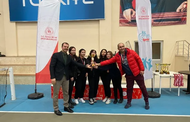 Afyonkarahisar'da Okul Sporları Gençler Tenis Müsabakaları tamamlandı