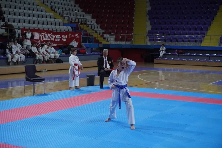 Afyonkarahisar'da Okul Sporları Karate Müsabakaları Düzenlendi