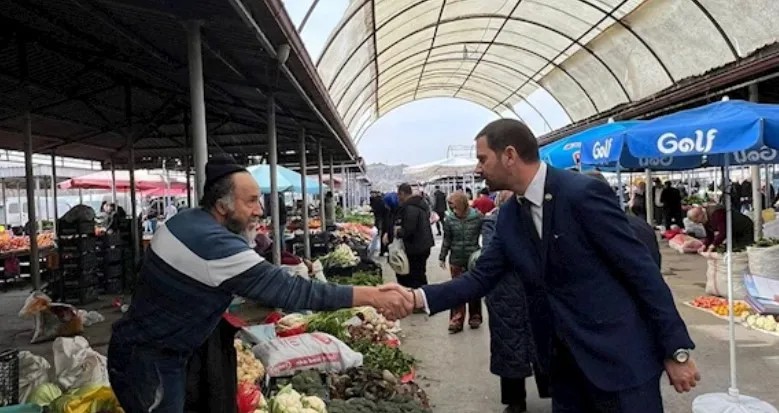 Afyonkarahisar'da Belediye Başkan Adayları Pazar Esnafıyla İç İçe