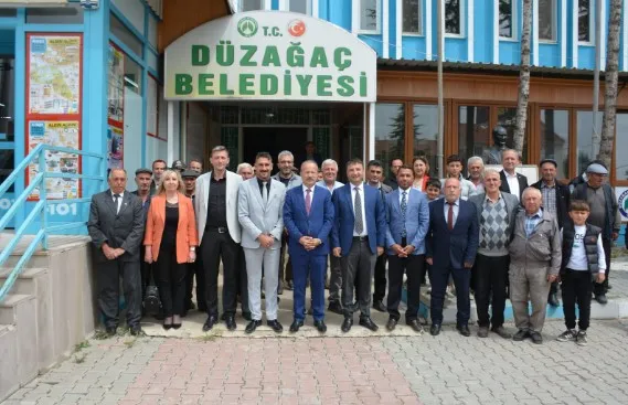 Milletvekili Mehmet Taytak, 31 Mart yerel seçimlerin ardından seçimleri kazanan belediye başkanlarına hayırlı olsun ziyaretlerine devam ediyor.