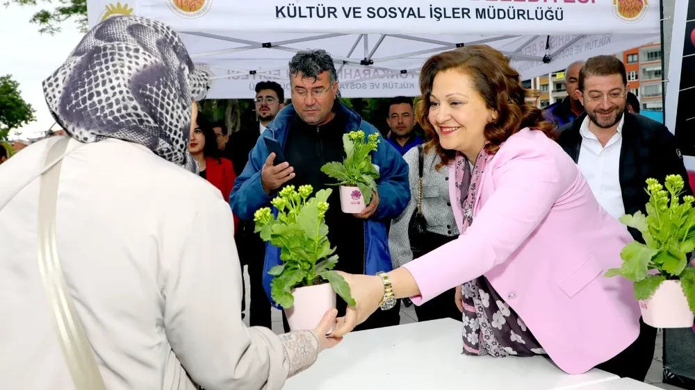 BURCU KÖKSAL: ANNELERİMİZ TOPLUMUN TEMEL DİREĞİ