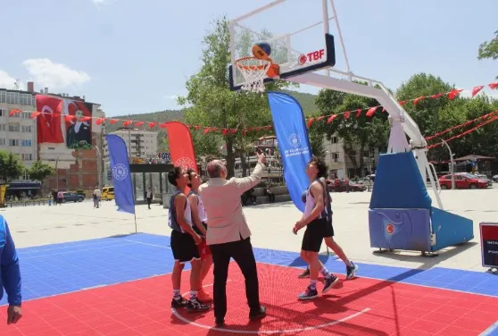19 Mayıs Atatürk’ü Anma Gençlik ve Spor Bayramı’na özel düzenlenen spor turnuvalarında heyecan devam ediyor.