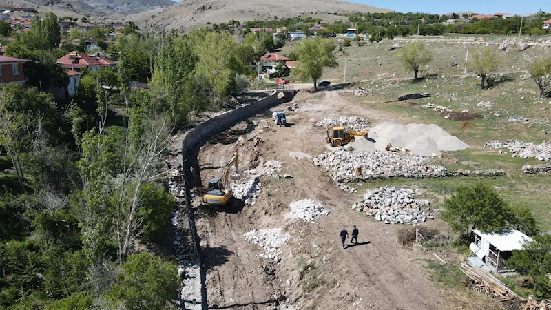 Afyonkarahisar Dinar İlçesinde Taşkın Koruma Tesisi İnşaatı Devam Ediyor