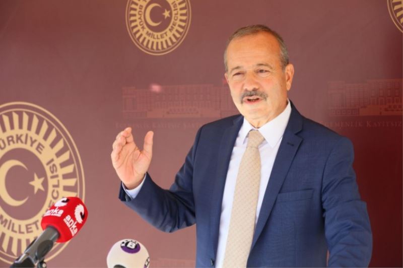 “Yel kayadan ancak toz alir”