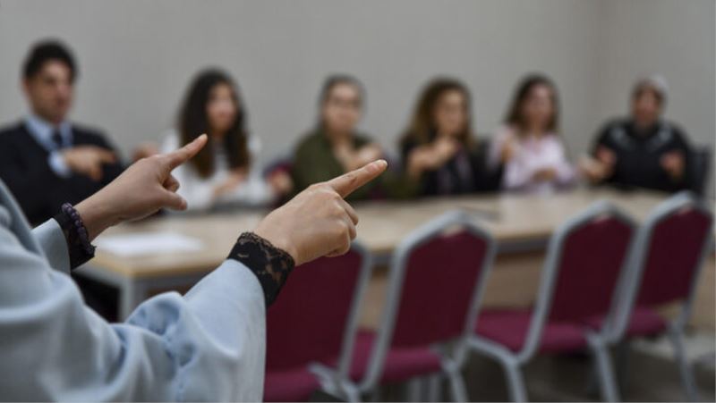 Adliyelerde ilk kez isaret dili tercümani istihdam edilecek