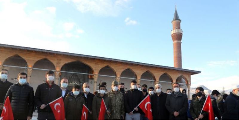 SÜHEDANIN IZINDE SABAH NAMAZINDA BULUSTULAR