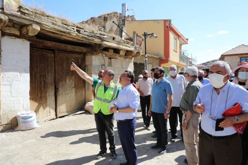 Afyonkarahisar Valisi Çiçek, Ayazini’de Projeleri Inceledi, Yatirimlar Hakkinda bilgi Aldi