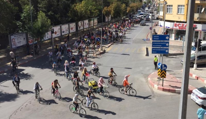 SÜSLÜ KADINLAR BISIKLET TURU YAKLASIK 150 SEHIRDE ORTAK DILEKLER ILE GERÇEKLESECEK