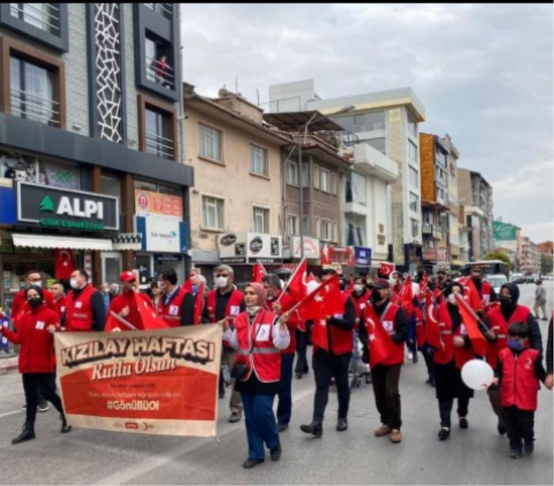 Afyonkarahisar'da Kizilay Haftasi nedeniyle  Yürüyüs Yapildi.