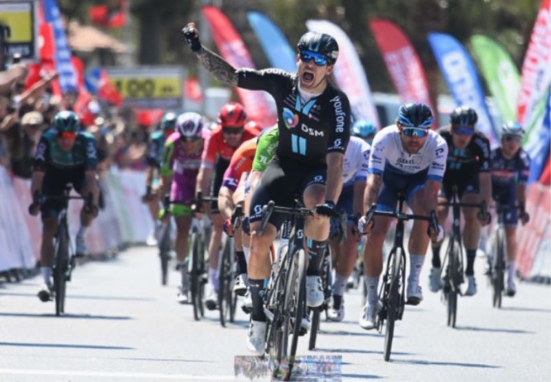 57.Cumhurbaskanligi Türkiye Bisiklet Turu'nun (Tour Of Türkiye) Manisa-Ayvalik etabindan sonra mayo dagilimi degismedi.