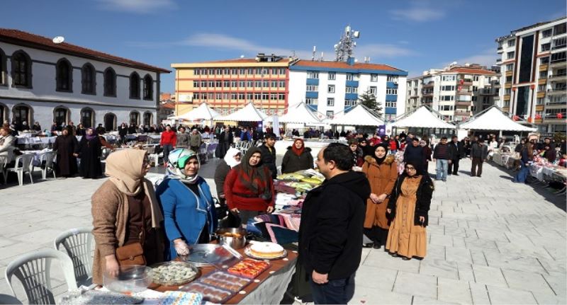 8 Mart Dünya Kadinlar Günü Etkinlikleri Kapsaminda “Marifetli Eller Pazari” Açildi.