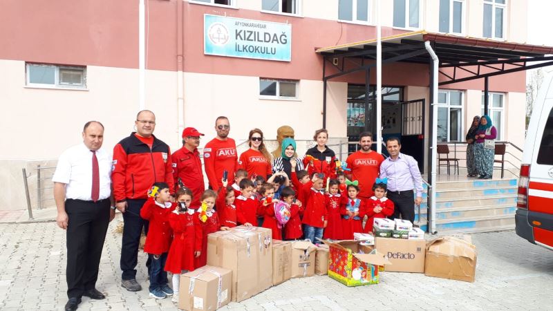 Afyonkarahisar Akut Ekibi Kizildag Ilkögretim Okulana Çesitli Yardimlarda Bulundu.