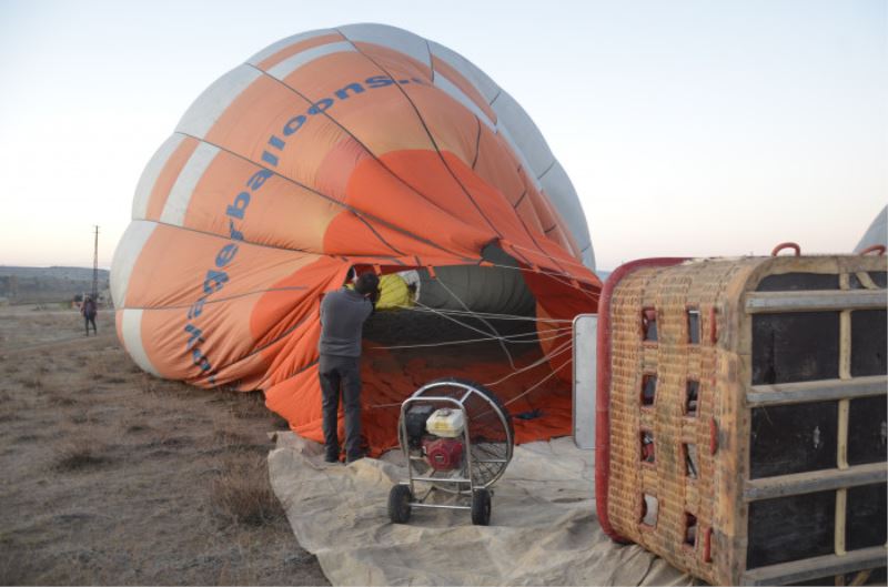 Afyonkarahisar in Kapadokyasi  Frig Vadisi’nde Balon Uçuslari Araliksiz Devam ediyor.