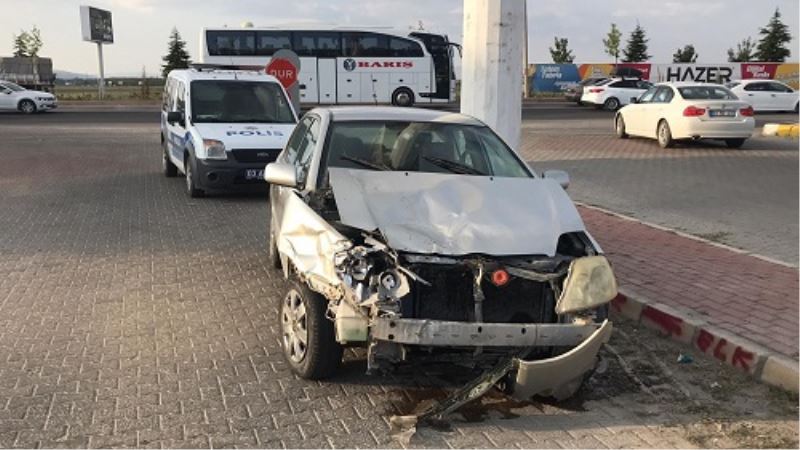 Afyonkarahisarda 5 Aracin Karistigi Trafik Kazasinda 4 Kisi Yaralandi.
