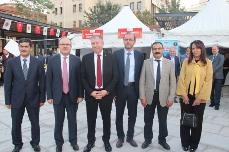Afyonkarahisarda El Sanatlari Söleni Yasaniyor