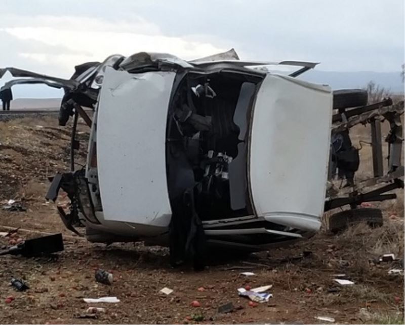 Afyonkarahisarda Hemzemin Geçitte Kaza: 1 Ölü, 2 Yarali