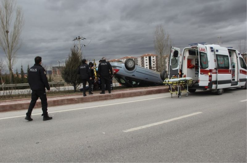 Afyonkarahisarda Meydana Gelen Trafik Kazasinda Takla Atan Araçta 1 Kisi Yarali Kurtuldu