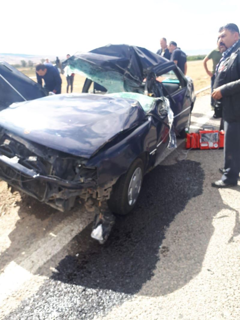 Afyonkarahisarda Trafik Kazasi: 2 Ölü, 1 Agir Yarali