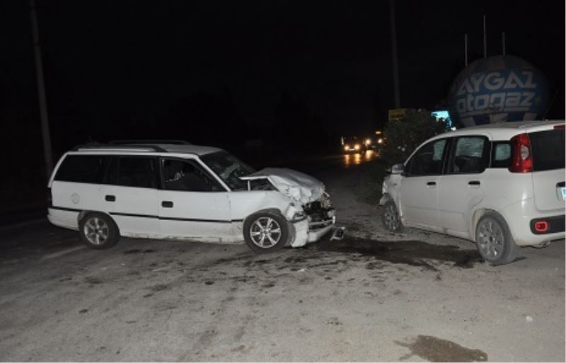 Afyonkarahisarda Trafik Kazasi: 6 Yarali