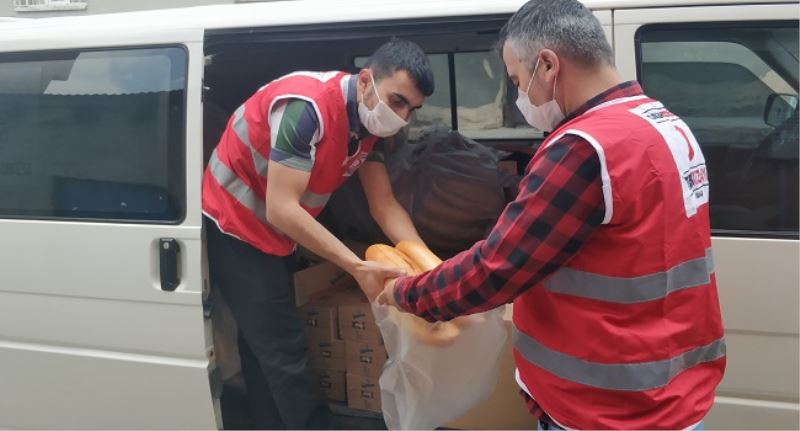 Afyonkarahisarda Vefa Destek Grubu Ekipleri Bayramin 3Üncü Günü De Ekmek Dagitti