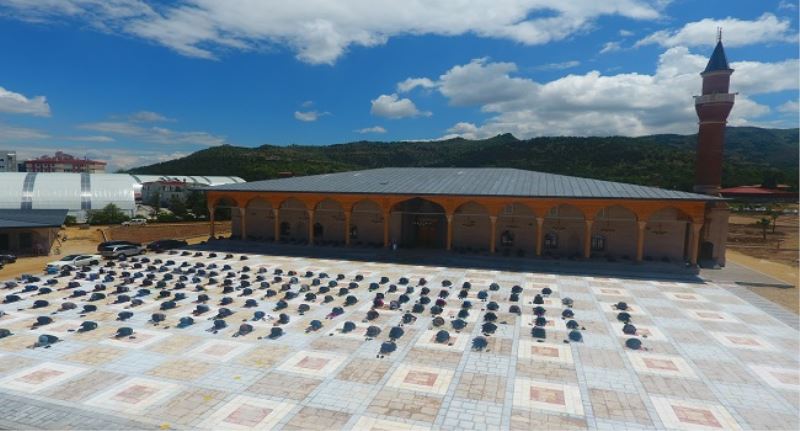Afyonkarahisarda Yeniden Insa Edilen 565 Yillik Tarihi Camide Ilk Cuma Namaz