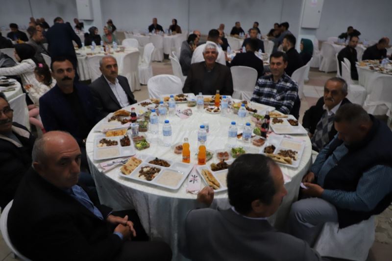 AK PARTILILER “AILE IFTARINDA” BULUSTU