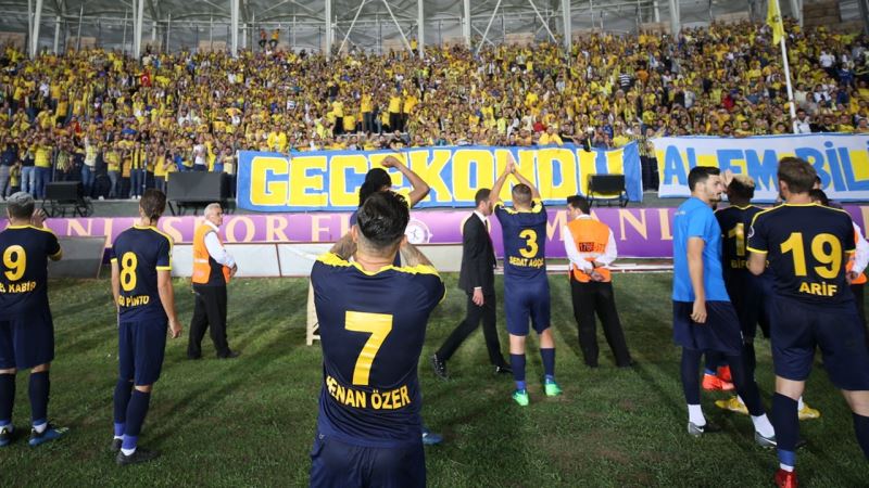 Ankaragücü Taraftarini Tasiyan Otobüs Kaza Yapti: 2 Ölü, 23 Yarali