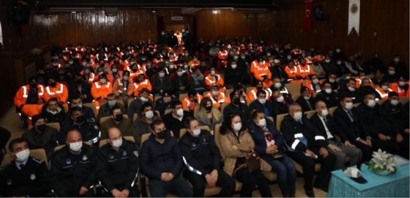 BELEDIYE PERSONELINE HIZMET IÇI EGITIM SEMINERI