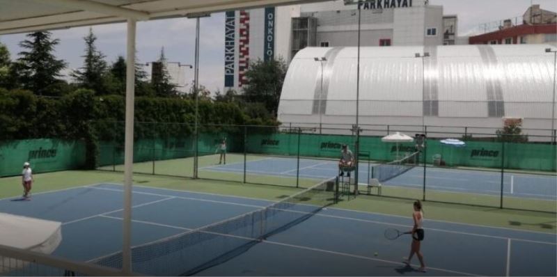 Büyükler Tenis Turnuvasi Düzenlendi.