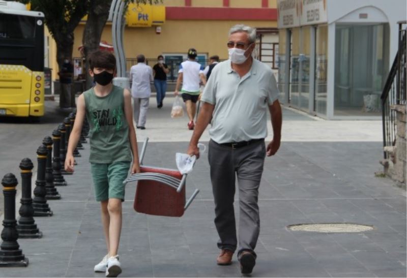 Korona Virüsün Pik Yaptigi Afyonkarahisarda Sokaklardaki Kalabalik Azaldi