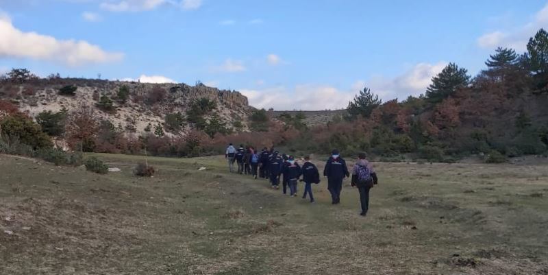 MEHMET AKIF ERSOY ORTAOKULU IZCI KULÜBÜ FRIG VADISINDE IZCI KAMPINDA BIRARAYA GELDI.