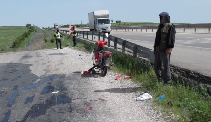 Motosiklete Kasksiz Binen Yolcu Hayatini Kaybetti