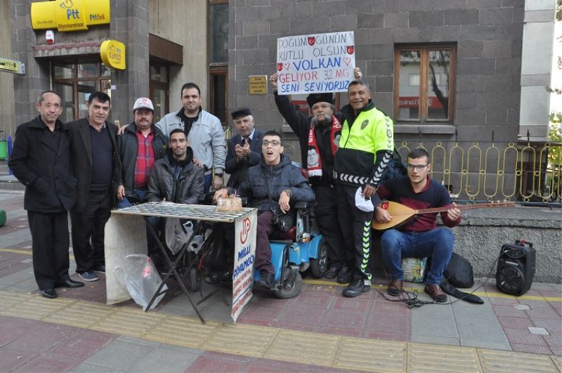 Sokak Ortasinda Sürpriz Dogum Günü