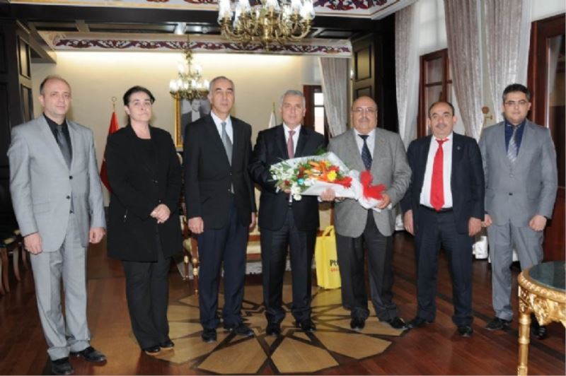 Valimiz Aziz Yildirim Ptt Basmüdürü Ve Kurum Personelini Makaminda Kabul Etti.