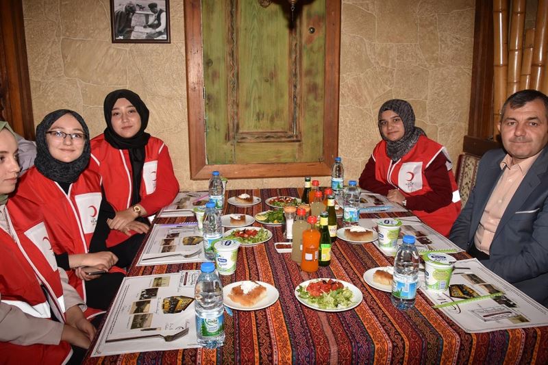 Yaslilar Gününde Sehit Aileleri Onuruna Program Yaslilar Gününde Sehit Aileleri Onuruna Program Düzenlendi